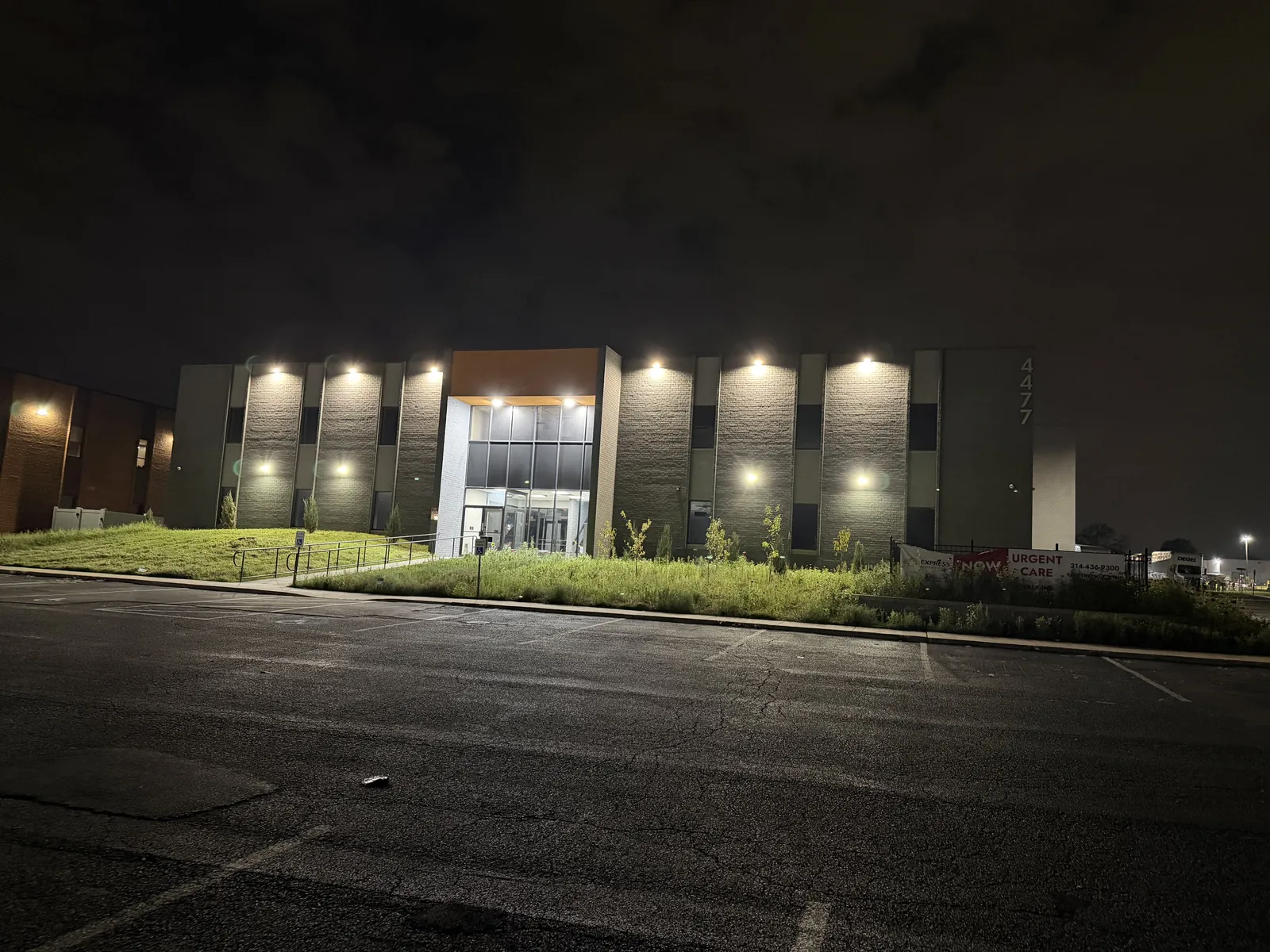 Exterior of the 4477 Woodson Road medical building, home of Reverse Diabetes MD, Suite 209, St. Louis, MO 63134